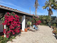 Da Silva Surf Lodges details