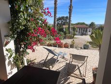 Da Silva Surf Lodges details