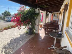 Da Silva Surf Lodges details