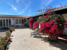 Da Silva Surf Lodges details